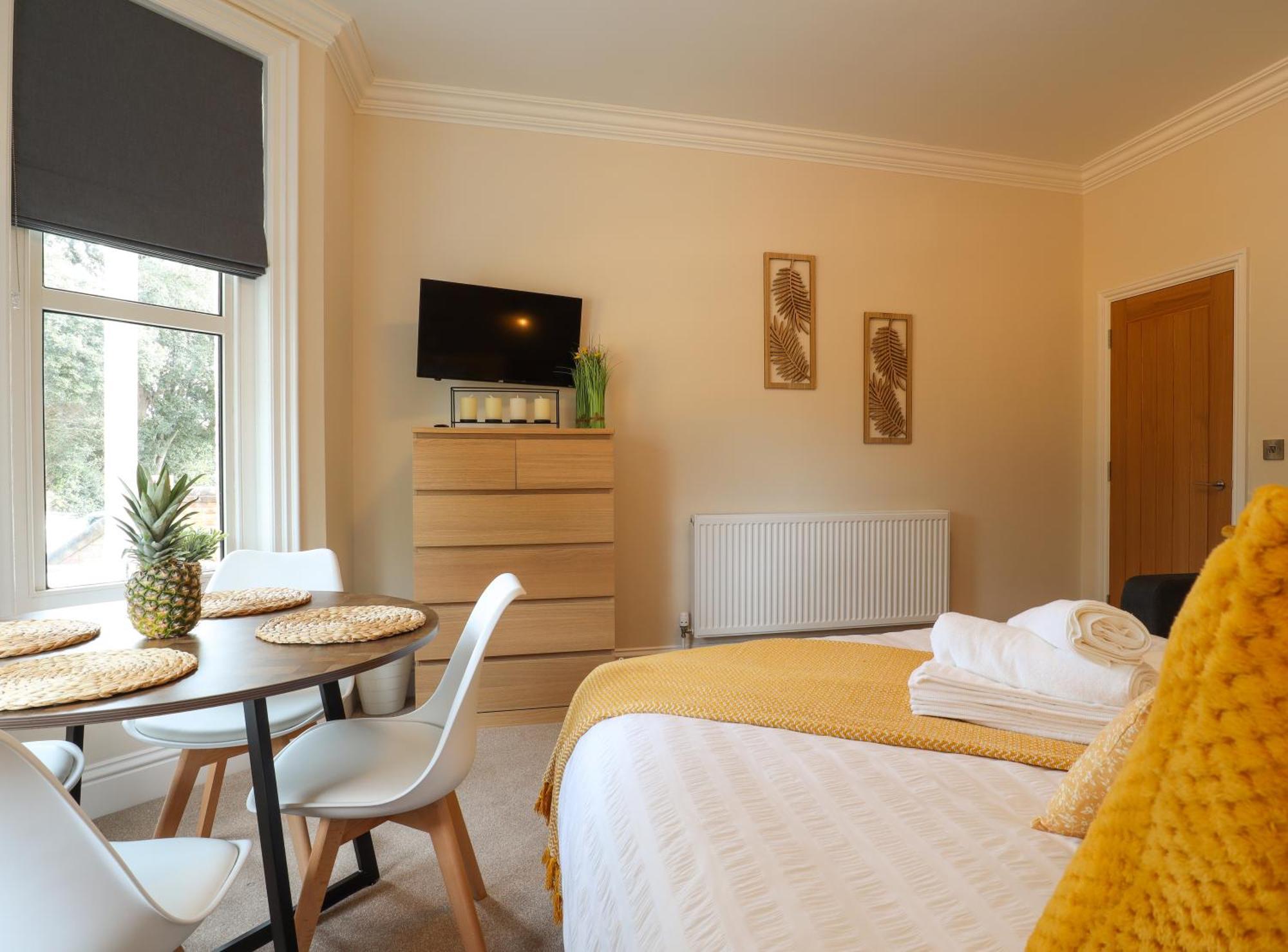 One Bed Apartment, Close To Train, City, Beach And Hospital Long Booking Welcome Истбурн Экстерьер фото
