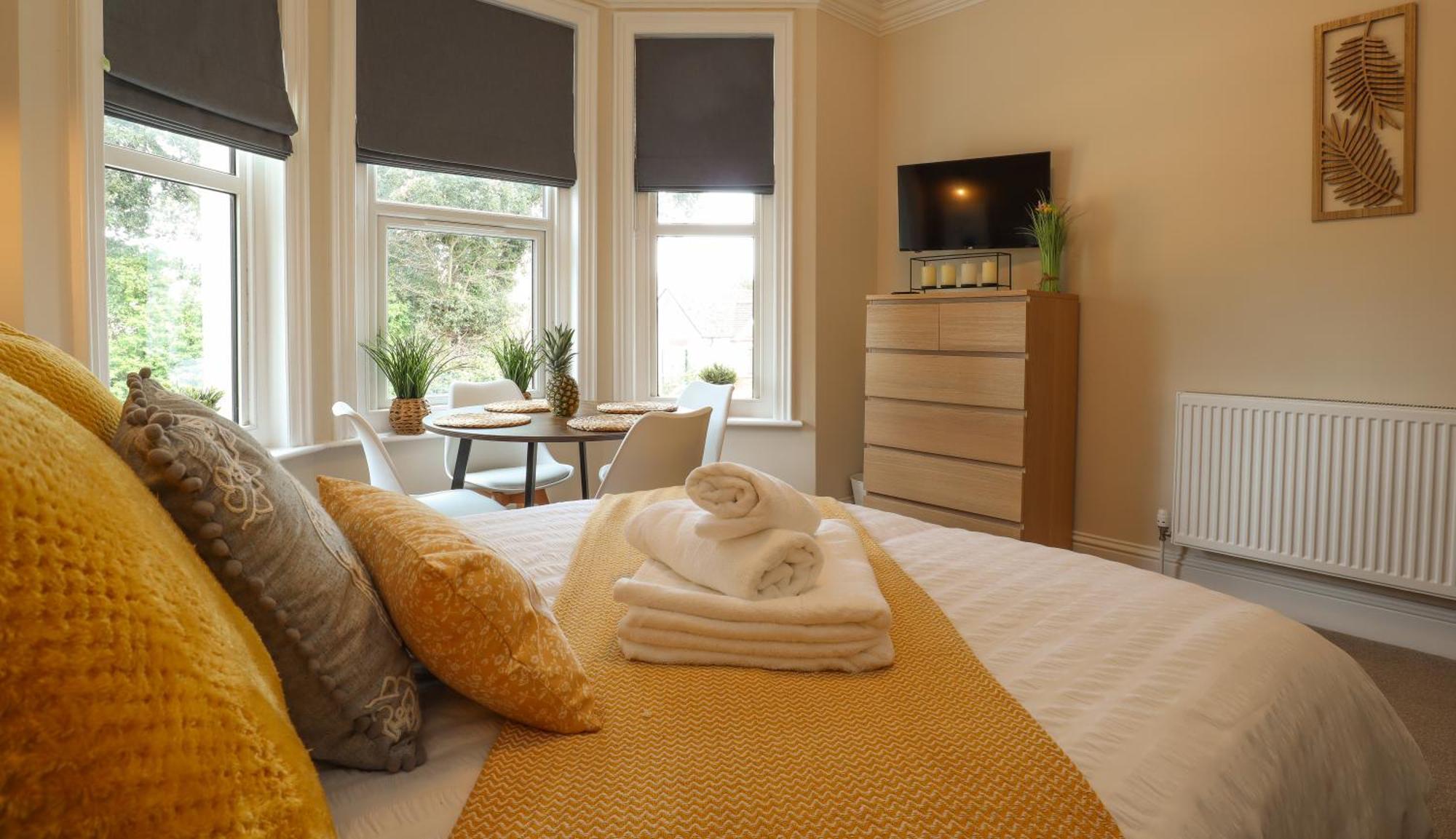 One Bed Apartment, Close To Train, City, Beach And Hospital Long Booking Welcome Истбурн Экстерьер фото